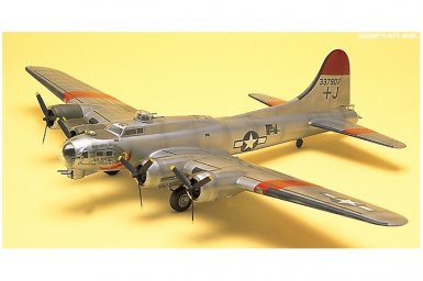 Американский бомбардировщик Boeing B-17 "Flying Fortress"
