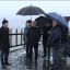 Президент Карис прогулялся под дождем по морскому променаду Силламяэ