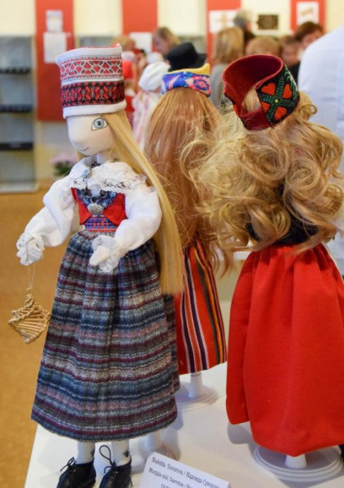 Выставка эстонского национального костюма в Силламяэ